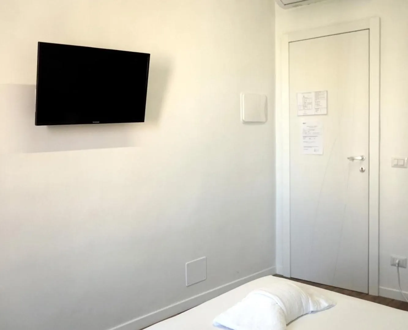 ゲストハウス Lexie Suites ローマ