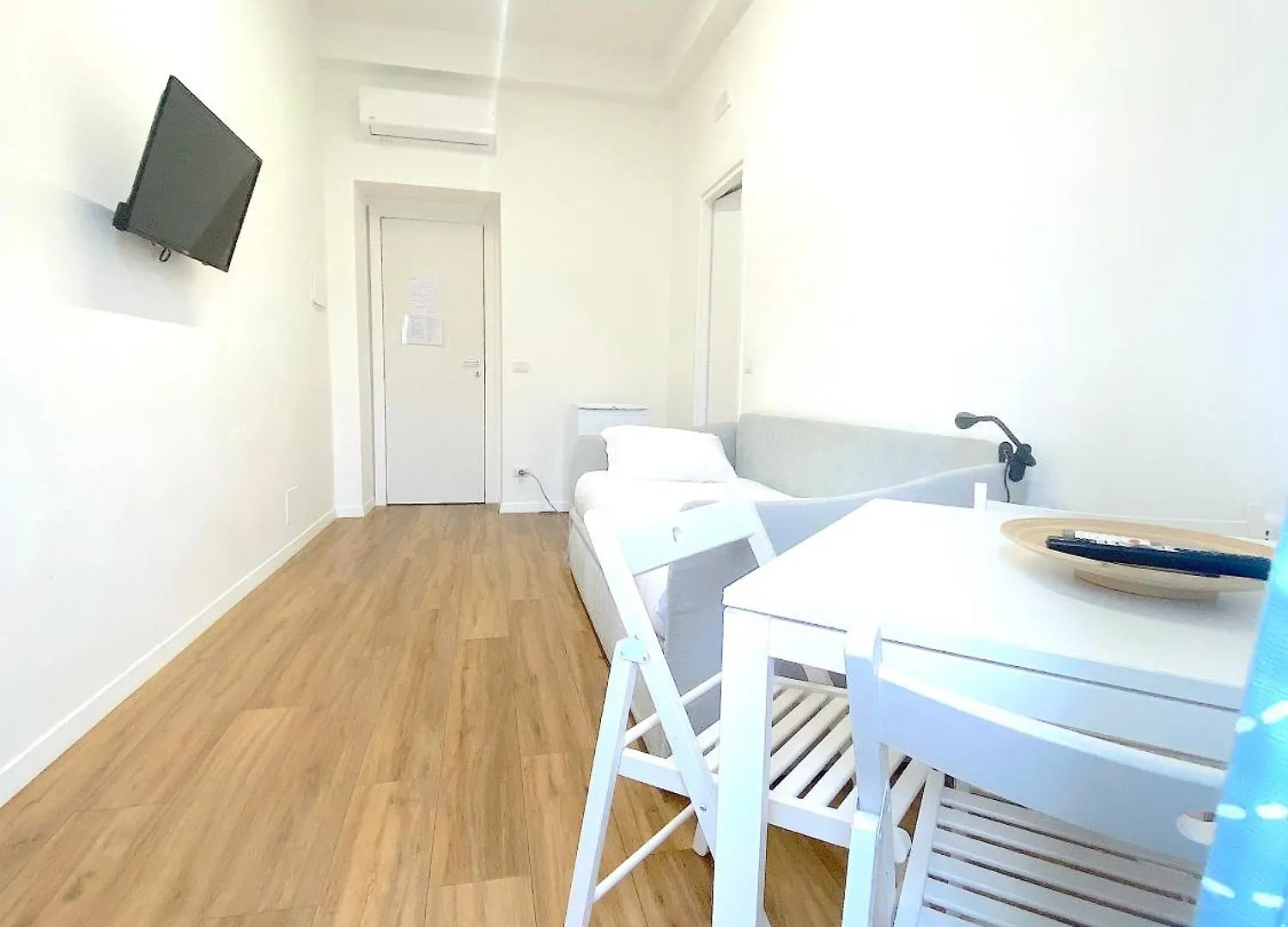 ゲストハウス Lexie Suites ローマ